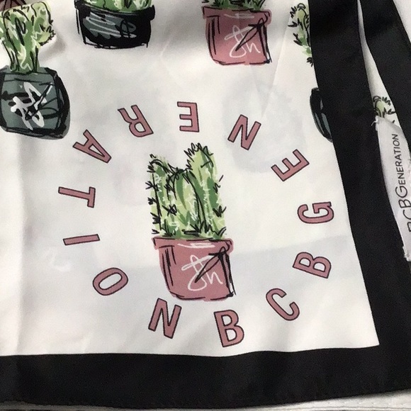 BCBG Generation woman’s scarf - Picture 4 of 5